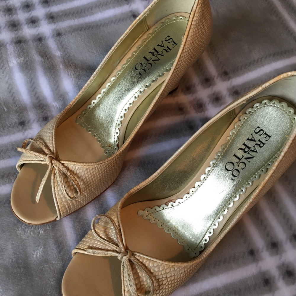 Wedge heels